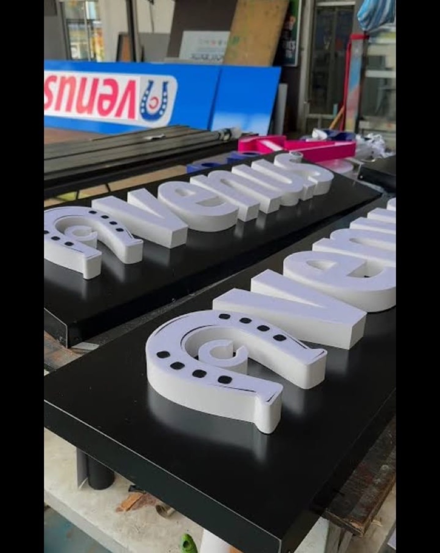 V.Venus (fabricación) - Letras corpóreas PVC