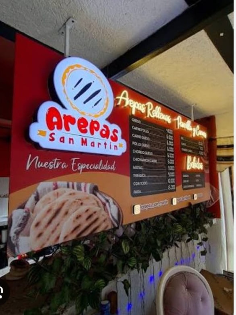 Arepas San Martín - Fachada completa + menú luminoso