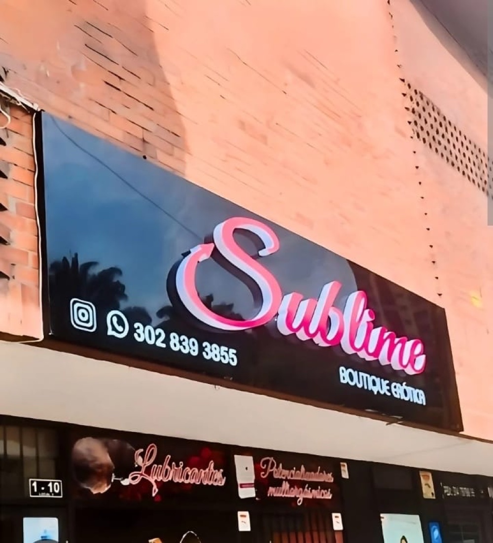 Sublime Boutique - Acrílico + letras iluminadas