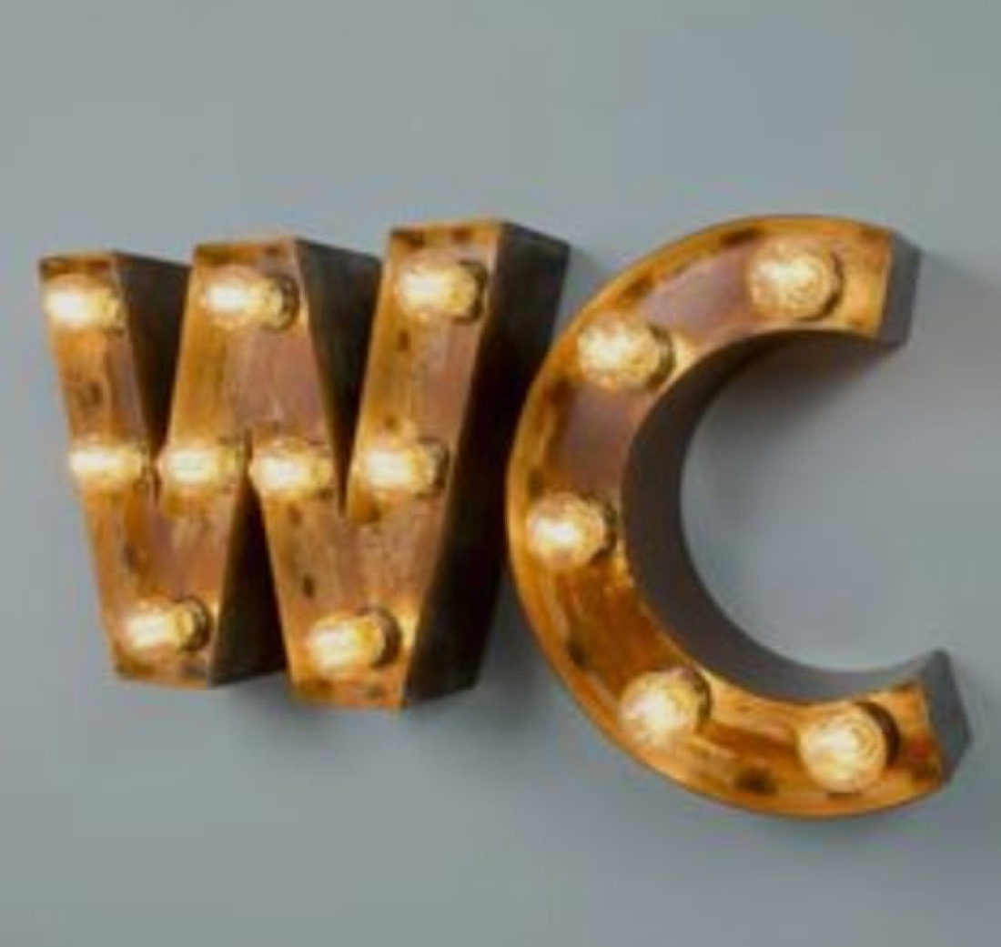 WC - bombillos (noche) - Letras vintage con bombillos